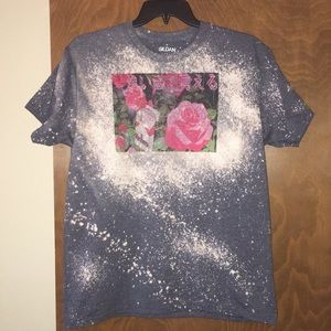 Gildan large distressed tee shirt Abstract style